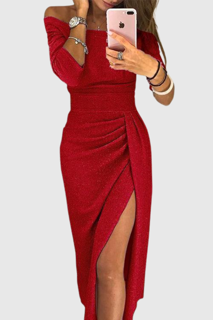 Chic halter maxi dress with an elegant, flowing fit