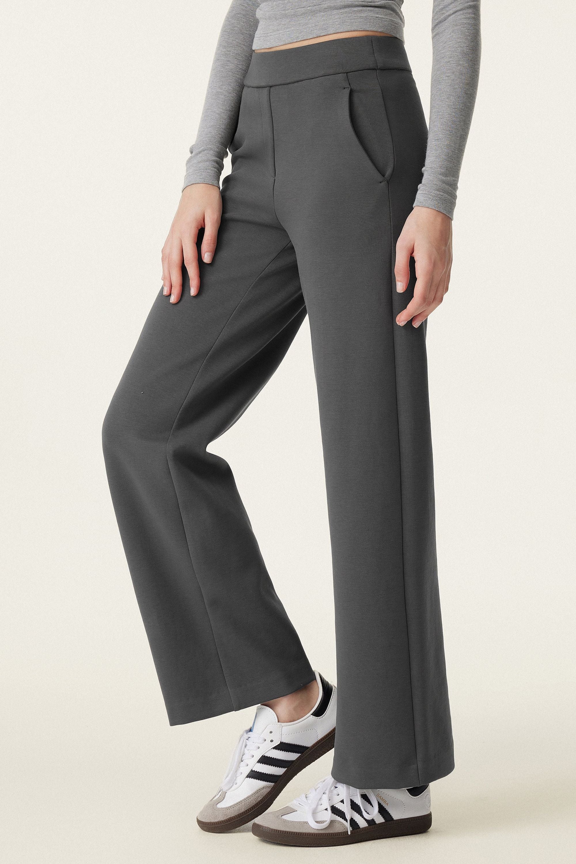 Straight Pant with Pockets